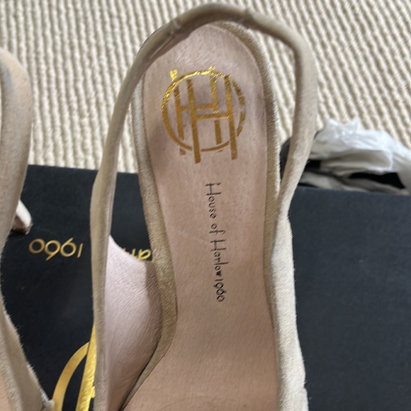 House of Harlow cream suede heels. Size 38 - Picture 4 of 8